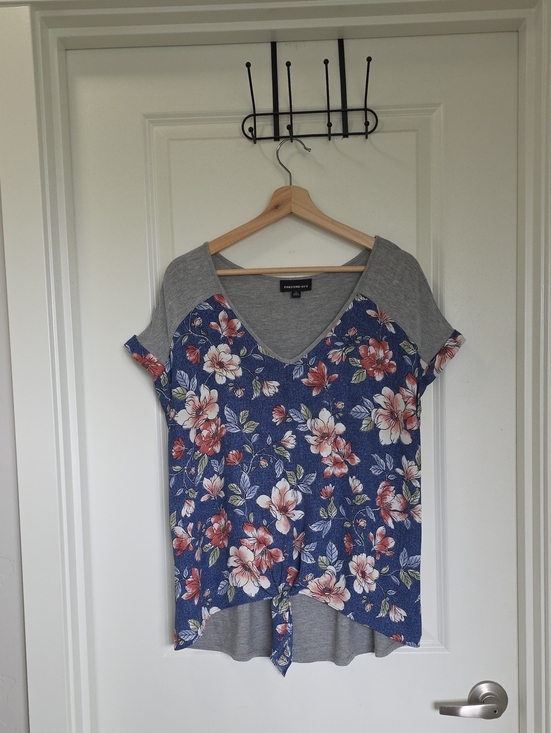 Fortune + Ivy Tops - Fortune +Ivy Blue Floral V-Neck Tie-Front Raglan Sleeve Tee